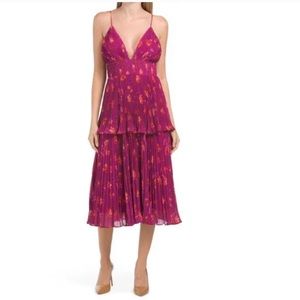 NTW’S CATARINA V NECK PLEATED DRESS